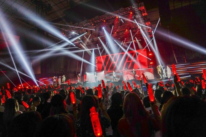iKONESIA_TEAM's tweet photo. "𝘌𝘷𝘦𝘯 𝘪𝘧 𝘵𝘩𝘪𝘴 𝘮𝘰𝘮𝘦𝘯𝘵 𝘪𝘴 𝘮𝘺 𝘭𝘢𝘴𝘵
𝘐 𝘸𝘪𝘭𝘭 𝘴𝘪𝘯𝘨 𝘵𝘩𝘪𝘴 𝘴𝘰𝘯𝘨 𝘸𝘪𝘵𝘩 𝘯𝘰 𝘳𝘦𝘨𝘳𝘦𝘵𝘴
𝘐 𝘸𝘪𝘭𝘭 𝘴𝘪𝘯𝘨"

ㅡ #5YearsWith7KON https://t.co/MyazrbAxwW
