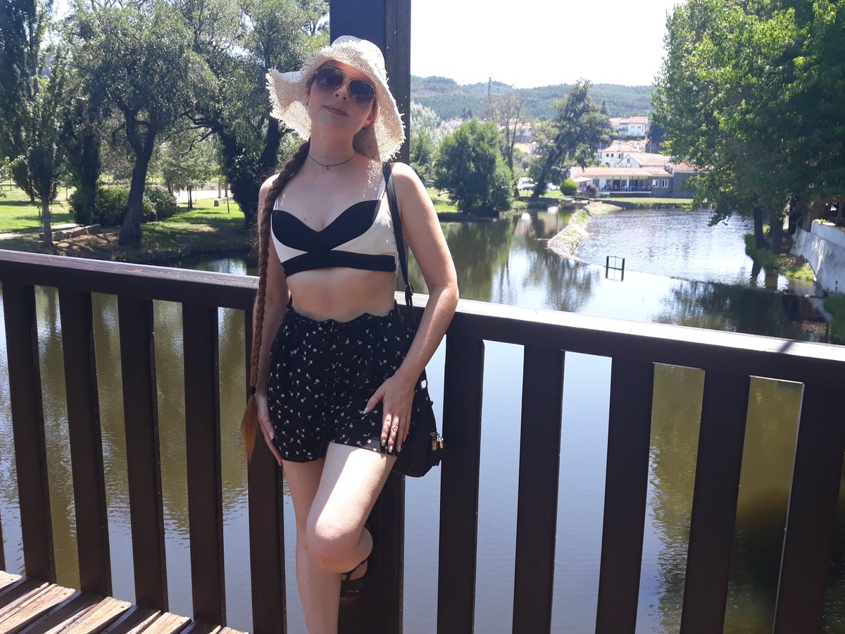 diana_therose's tweet photo. #nofilters #noedit #vacation #traveling #travel #cutegirl #Sertã #river #Portugal #Europe #interior #ootd #whitehat #summeroutfit #rio #river #ribeiradaSertã #influencer #style #verylongbraid #shades #bridge #ponte #fitgirl #croptop https://t.co/58JXSFhsPQ