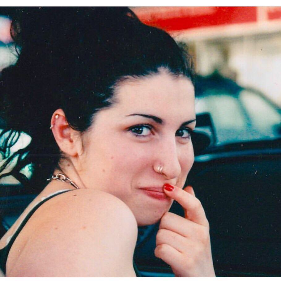 PopCrave's tweet photo. Happy birthday to the incredible Amy Winehouse who would’ve turned 37 today. ❤️

The singer inspired millions through her honest songwriting and jaw-dropping vocals. Her 2006 album, ‘Back To Black,’ remains an essential listen. https://t.co/0nzBDiGKwx