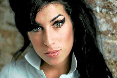 PopCrave's tweet photo. Happy birthday to the incredible Amy Winehouse who would’ve turned 37 today. ❤️

The singer inspired millions through her honest songwriting and jaw-dropping vocals. Her 2006 album, ‘Back To Black,’ remains an essential listen. https://t.co/0nzBDiGKwx