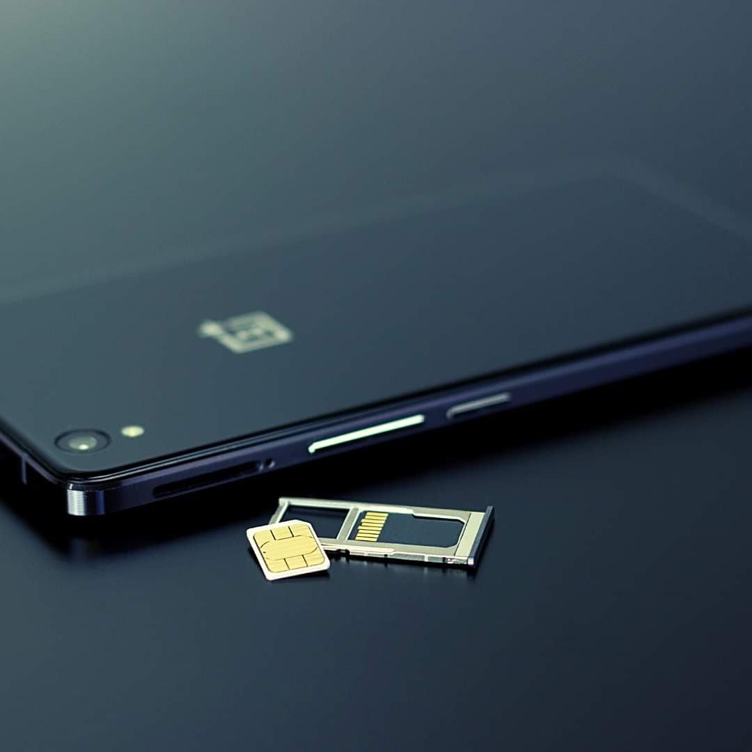 #Tips ¿Sueles tener problemas de #cobertura? 💡 ¿Te has preguntando cuántos años tiene tu tarjeta #SIM? 
⚙️ El problema es que estas SIMs pueden tener muchos años a sus espaldas y no funcionar correctamente.
✅ Solicita un duplicado a tu operador.
#consejos #moviles #movil