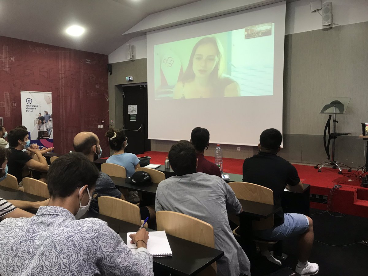 eivp_paris's tweet photo. Ce matin, rappel des règles sanitaires et présentation de la vie du campus @eivp_paris aux élèves de 1ère année #promo62 avec, en conclusion, l’intervention en visioconférence d’@EnoraLorcy, VP étudiante au sujet du Parlement Étudiant de l’@UGustaveEiffel #VieCitoyenne #RENTREE https://t.co/yAAy1p2z1U