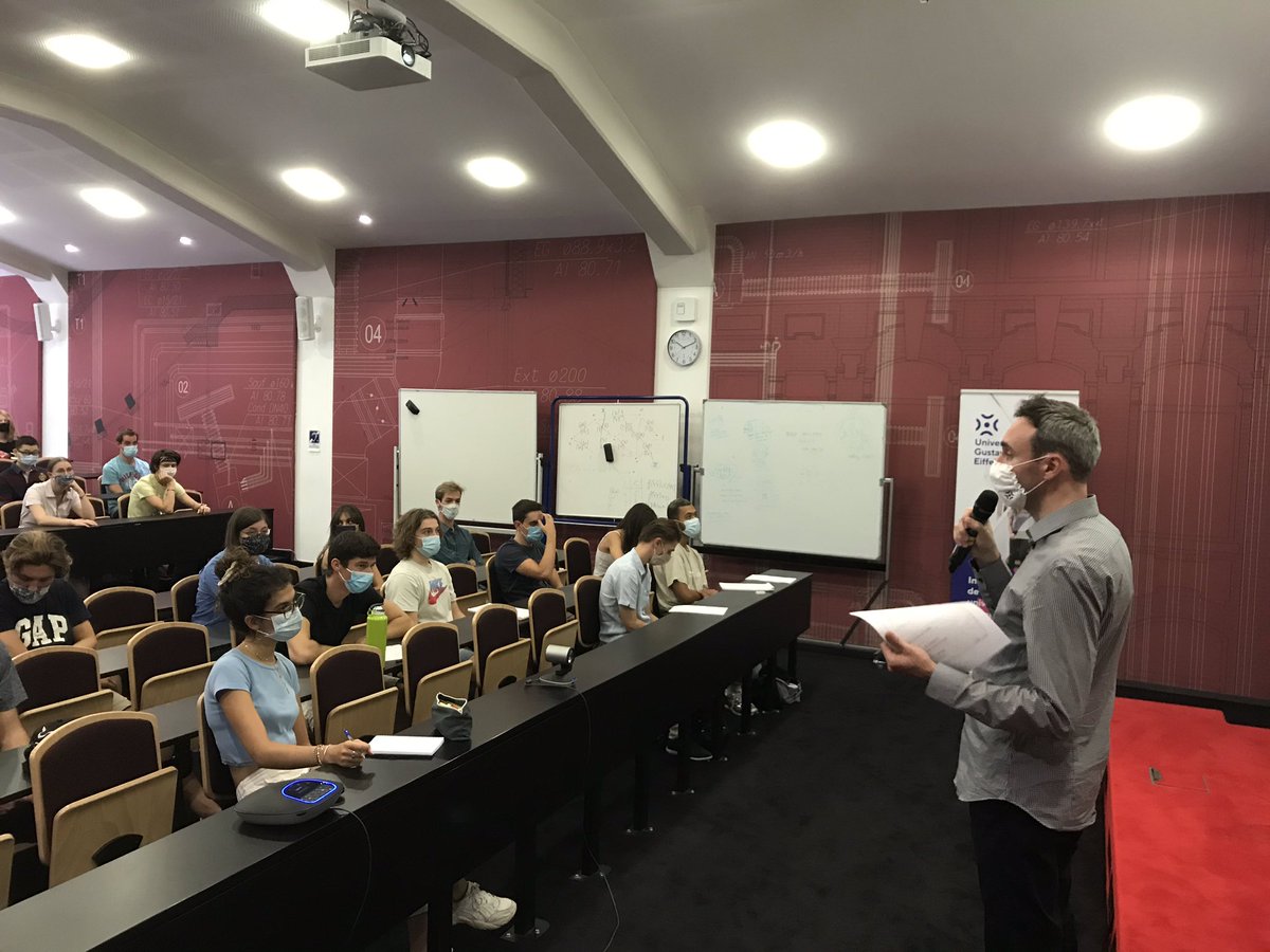 eivp_paris's tweet photo. Ce matin, rappel des règles sanitaires et présentation de la vie du campus @eivp_paris aux élèves de 1ère année #promo62 avec, en conclusion, l’intervention en visioconférence d’@EnoraLorcy, VP étudiante au sujet du Parlement Étudiant de l’@UGustaveEiffel #VieCitoyenne #RENTREE https://t.co/yAAy1p2z1U