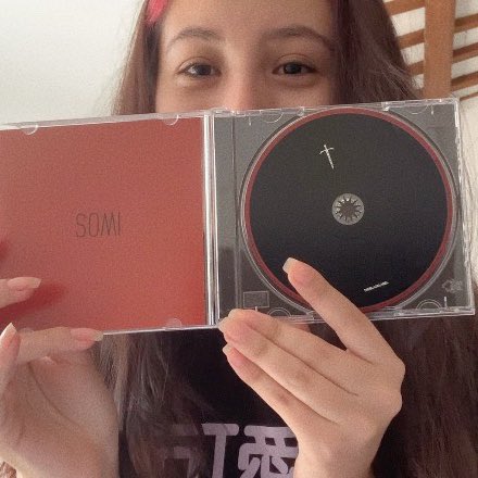 babesomi's tweet photo. I still can’t believe I have the CD. Thank you so much @somi_official_ and @amazer_official for the prize! 
I love you! She’s someone I admire a lot and I’m so happy right now @THEBLACKLABEL_ @SOMI_Staff #SOMI https://t.co/Unvv9ln9UK