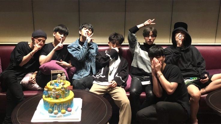 NeverForget7KON's tweet photo. Time has passed so quickly, it was just yesterday that there were trainees preparing to debut, but now they have become mature boys for 5 years. Over the past 5 years, my feelings for iKON have remained the same without love, only love more. 
#5yearswith7kon https://t.co/2LIzT7i80C