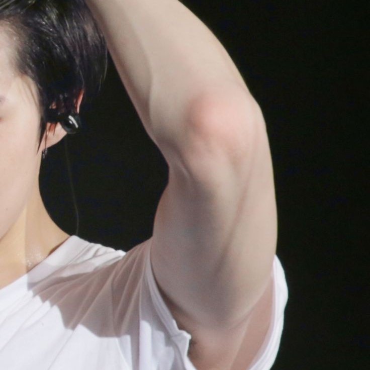 oh sehun is one of the men with the sexiest armsa thread: