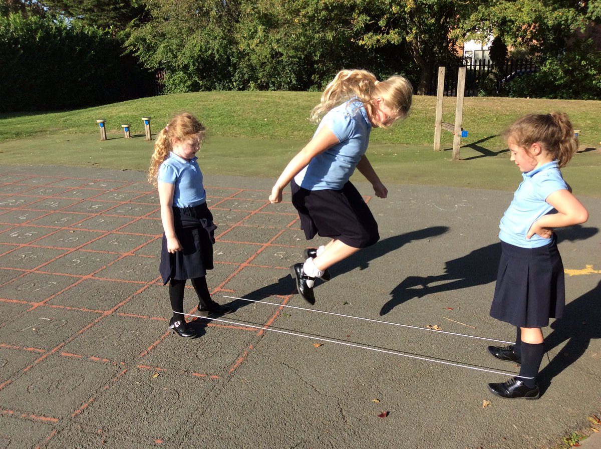 StBernardsep's tweet photo. An after of Fun Club in the sunshine βοΈ #StBsFunclub #Sunnydays #elastics #computerfun https://t.co/Et7mcEDWfY