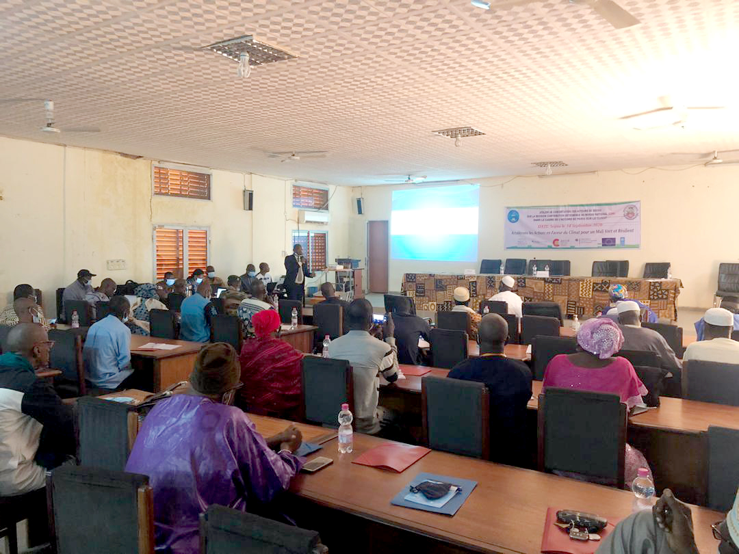 PNUDMALI's tweet photo. Concertations régionales sur la révision de la contribution déterminée au niveau national #CDN à #Ségou dans le cadre de l’Accord de Paris sur le #Climat.
Les acteurs régionaux de #Ségou s’engagent en faveur du #Climat. Appui financier du @PNUDMALI. #MEADD / #AEDD https://t.co/tpxumX99No