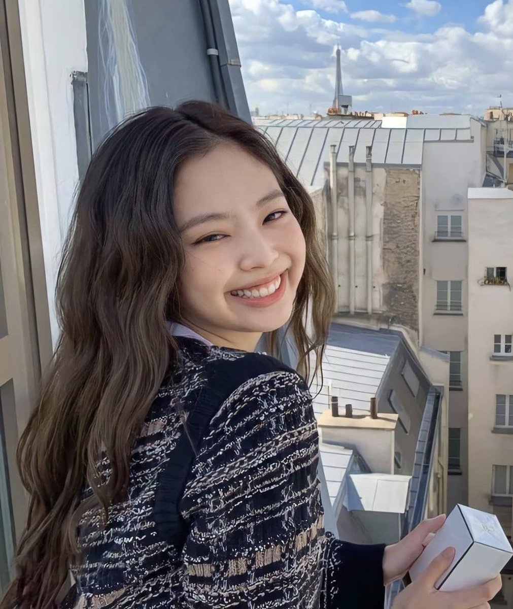 firejennie's tweet image. i miss jennie so much i hope she’s doing okay :(