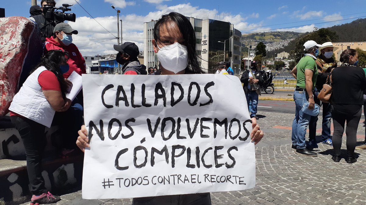 DenisseHerra's tweet photo. Los estudiantes en Quito, empiezan una serie de acciones en contra del recorte al presupuesto en educación @teleSURtv https://t.co/CAaQvkFNIu