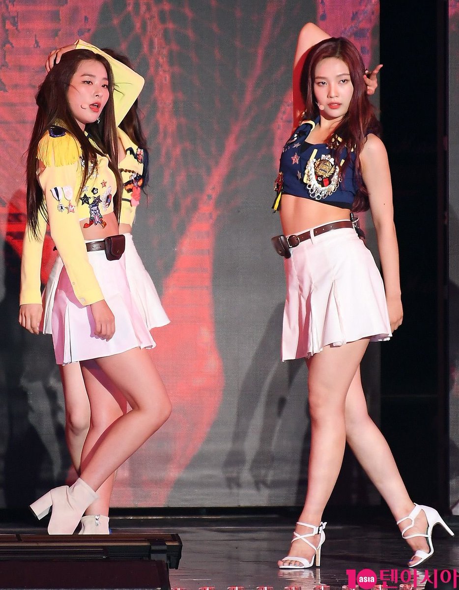 thotrene's tweet photo. u ever think about how they put park sooyoung and kang seulgi in the same group https://t.co/OXlqGarfuq