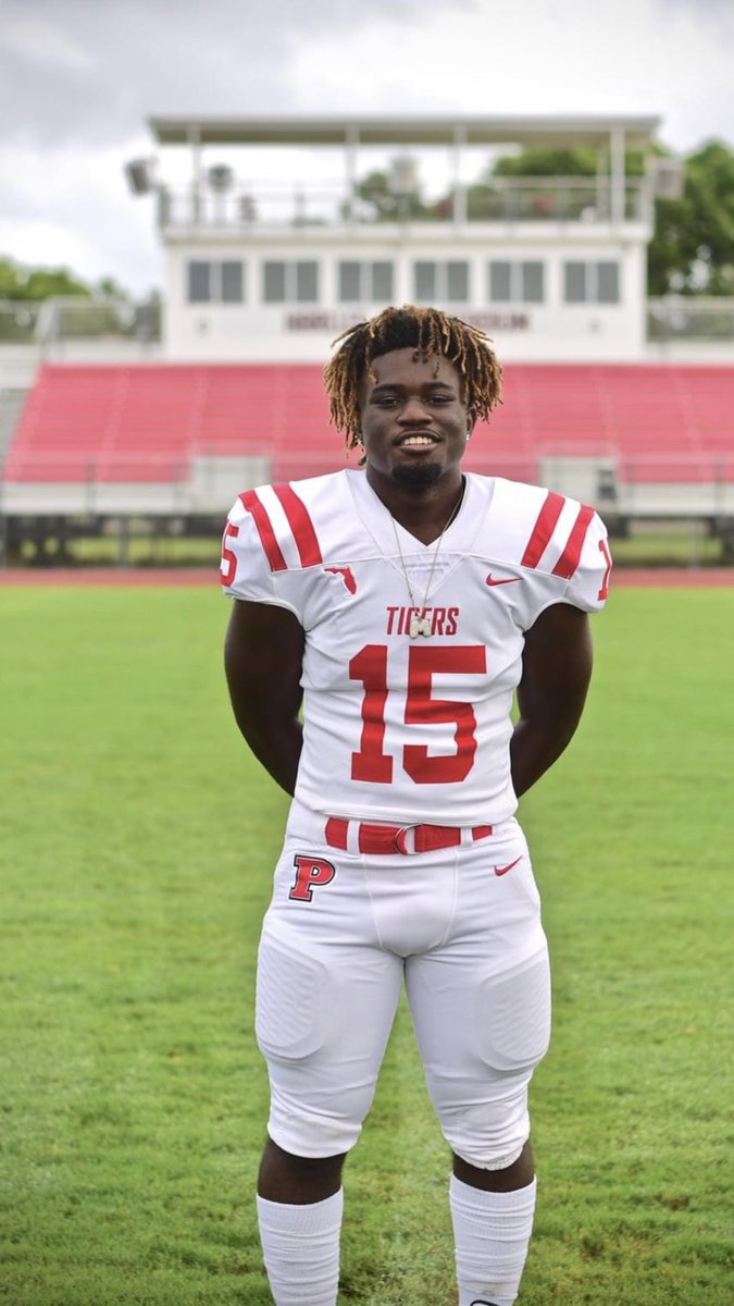tonisha_benson's tweet photo. Itβs game week βΌοΈπ
π©Έπ€
Praying for the safety and coverage over my baby @benson__55 and the entire staff and squadππΎ #OneTeamOneSound https://t.co/bSzG3gov4u