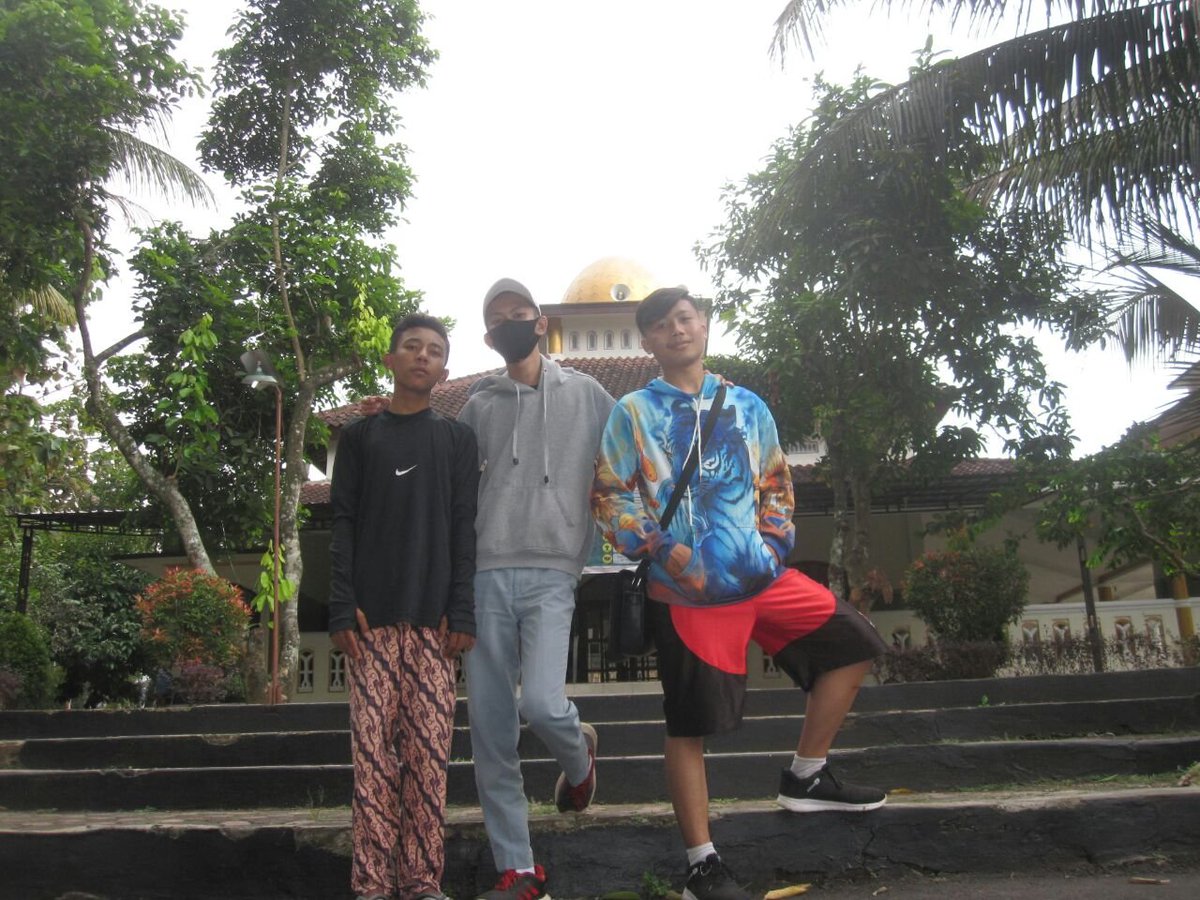 AnggitFirmans17's tweet photo. Good Friends :) https://t.co/qel5xBlGzr