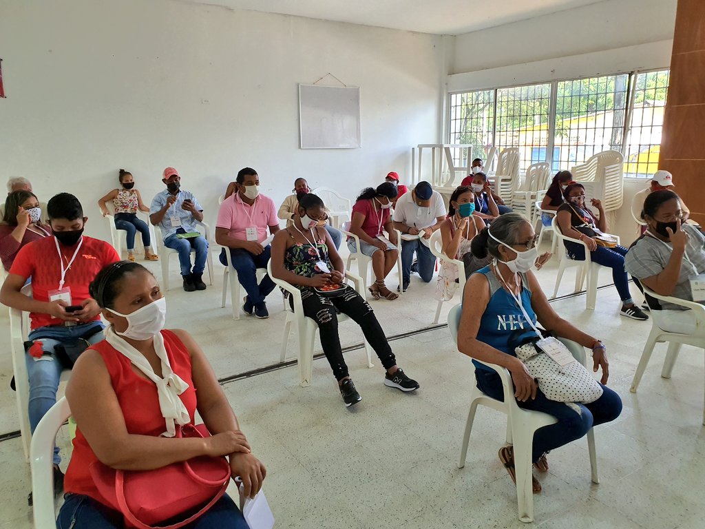 alcaldiasab's tweet photo. #EnEsteMomento lanzamos la iniciativa 'Patios Caseros Productivos con Gallinas Ponedoras' que fortalecerá la seguridad alimentaria y nutricional de 100 familias de S/larga. El proyecto ayudará a disminuir el impacto económico causado por la aparición del #Covid_19. https://t.co/RrBYRAIA54