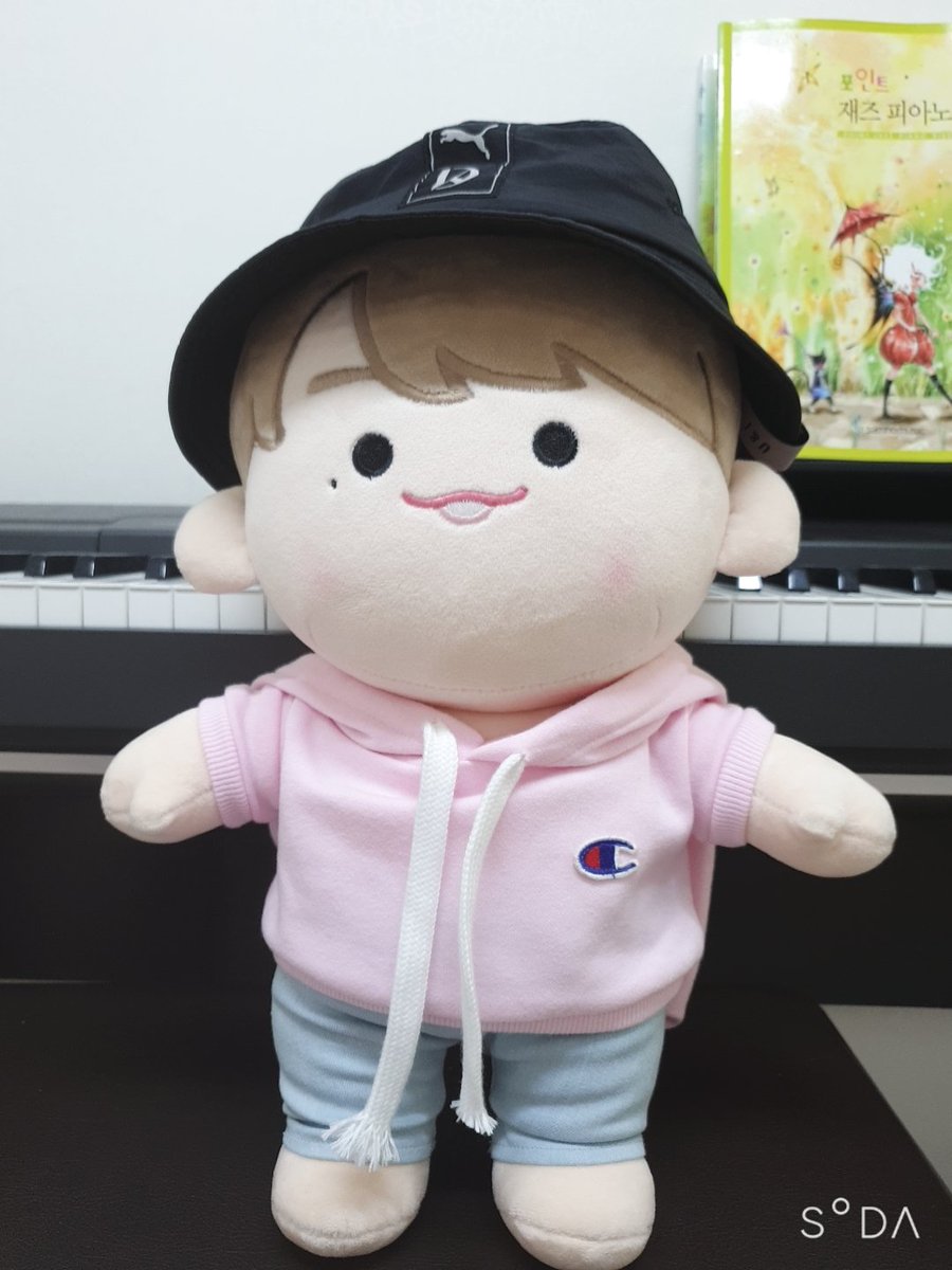 oh_dolls's tweet photo. 대츄 오늘 어제 헝아만난 날 
안녕두 해주었어 넌 성덕이야 ~~!!
축하해 대츄 난 니가 부러워 
널보고 웃었어 자기친구라며 
좋겠다 대츄 
#대츄의영통 https://t.co/OENE834lnA