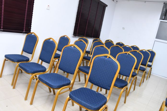 TheEmergeHub's tweet photo. This training space in the heart of Lagos is available for your next training. Call us on 08126881339 for your booking. Social distancing measures and COVID-19 protocols in place. #trainingspace  ##lagos #bbnaija2020 #coworkingspace #coworker #timini https://t.co/G8pWsrJcrr