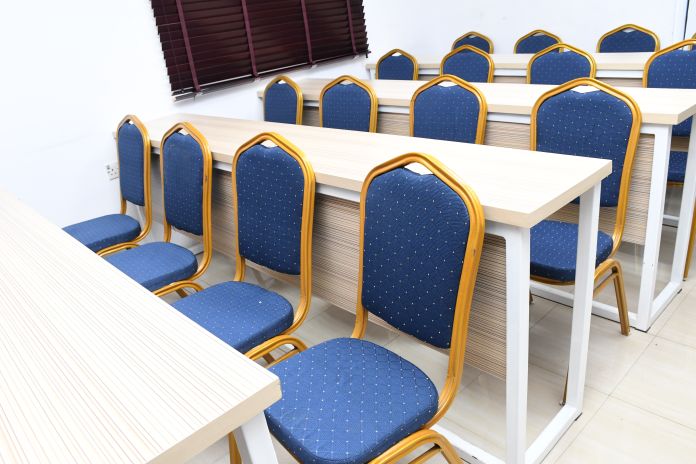 TheEmergeHub's tweet photo. This training space in the heart of Lagos is available for your next training. Call us on 08126881339 for your booking. Social distancing measures and COVID-19 protocols in place. #trainingspace  ##lagos #bbnaija2020 #coworkingspace #coworker #timini https://t.co/G8pWsrJcrr