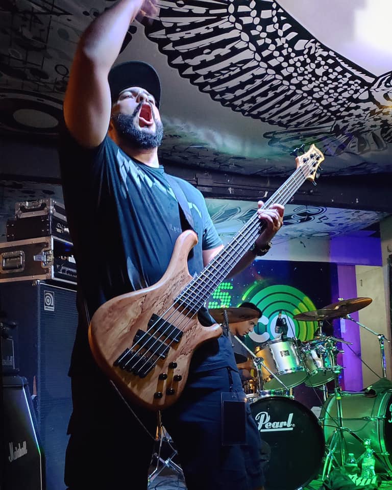 BMRoficial's tweet photo. #MondayMotivation 

Un día lleno de energía, como lo fue en El Salvador 🇸🇻 durante el FURIA+FUERZA TOUR 🔥

¡Carlos entregando todo en el Escenario!

@LegatorGuitars @JimmyWess @veerkamp
#TalentoVeerkamp #TalentoJimmyWess #GrooveMetal #NuMetal #LegatorGuitars #TeamLegator https://t.co/ueQaYMLvEF