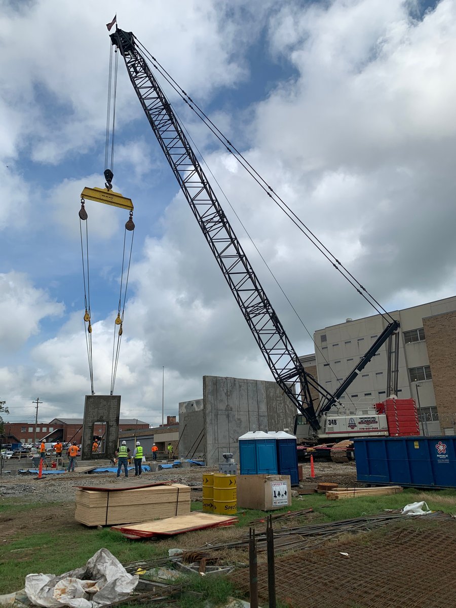 TurnerMidSouth's tweet photo. Congrats to the team at our Sumner County Jail project for hitting a milestone and successfully erecting insulated concrete tilt panels (some of which weighed 85,000 pounds!).

#TurnerConstruction #BuildingtheFuture #tiltpanels #concrete #jail #projectspotlight #construction https://t.co/kKRvHaanUU