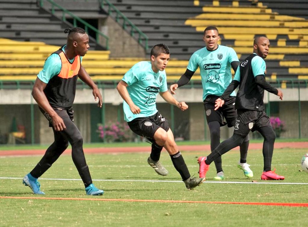 Leonesfutbolc's tweet photo. Hoy se llevó a cabo práctica y luego se procedió a pruebas PCR para Covid-19. Resultados el día martes 15/09 en la mañana y en la tarde el segundo entrenamiento de esta semana. Preparándonos para nuestra F8 vs @ValleduparVFC.
#QuedateEnCasa #QueVuelvaElColor @AlcaldiaItagui. https://t.co/ewvMYwGvYq