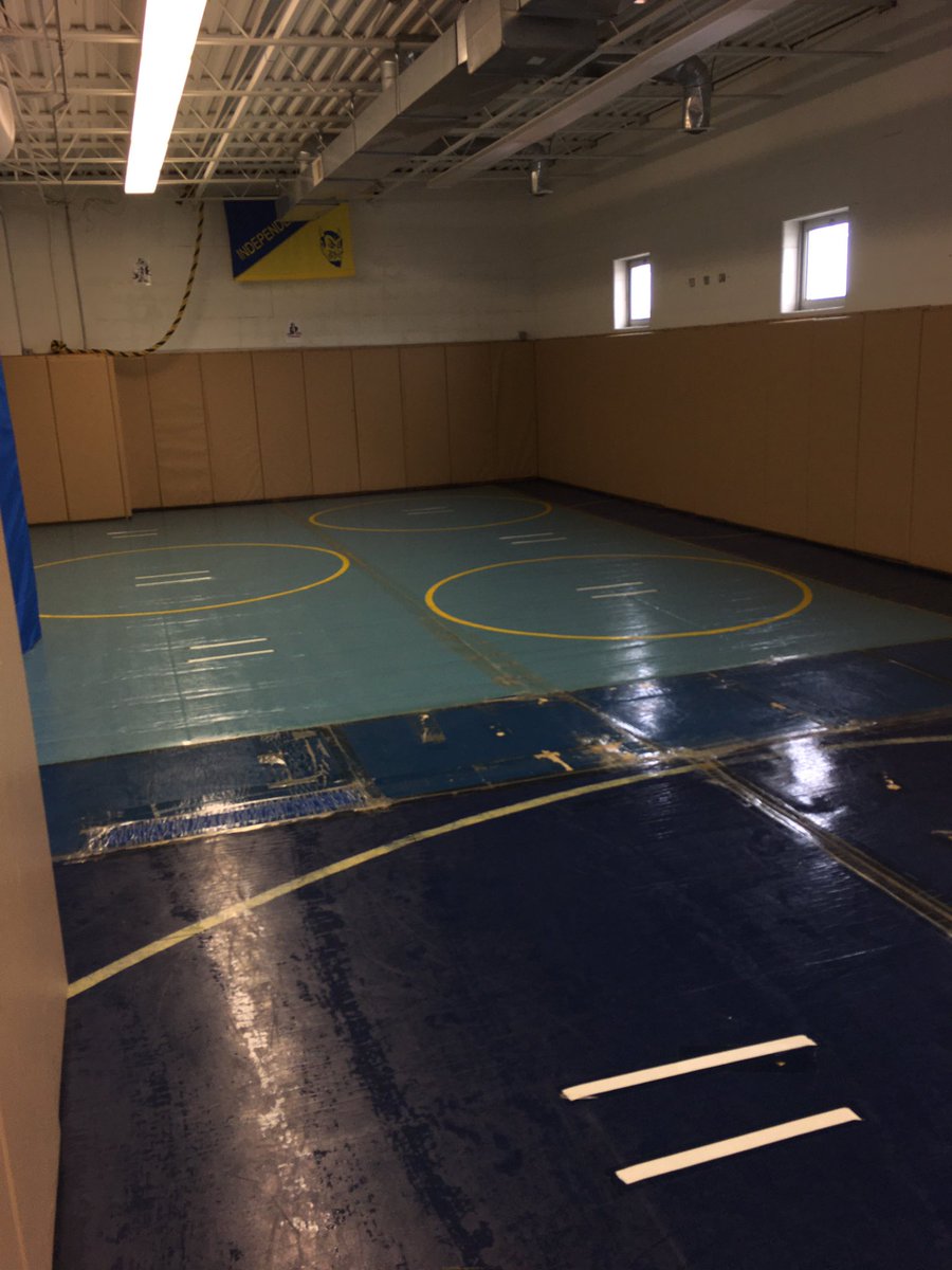 ScottStasek's tweet photo. Wrestling room 🤼‍♂️ is ready to go!! Let’s wrestle!!!!🤞🏻 https://t.co/bo0LLkE5ld