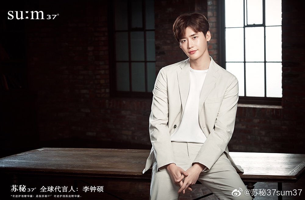 rcnwann's tweet photo. Happy Birthday to #LeeJongSuk 

Wishing you have a wonderful day with loads of love,happiness &amp; best memories.

Whatever you wish may it be fulfilled on your birthday &amp; always.

#이종석 #李鍾碩 #イジョンソク #อีจงซอก #wewillwaitforyouleejongsuk  #happyjongsukday https://t.co/HkxOvAEs7l