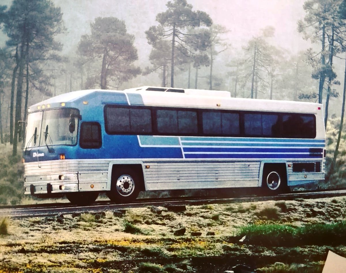 RevistaAT2000's tweet photo. #LunesRetro 
Nada más vemos este #AvantePlus de @DINAmx y nos invade la #nostalgia. 😢 ¿A cuántos les pasa lo mismo?
#Autotransporte #RevistaAutotransporte #Autobuses #Buses #Onibus #AutobusesClásicos #AutobusesDINA #DINACamiones https://t.co/CrbhQoDGfV