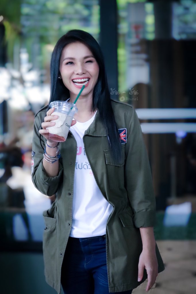 NooAunA's tweet photo. น่ารักเกินต้านทาน ความสดใสของโลกใบนี้ ยิ้มเยอะๆแบบนี้ตลอดไปนะคะพี่ต่าย อยากเห็นพี่มีแต่รอยยิ้ม 😳🥰❤️🐰
#คุณรอยยิ้ม
#ต่ายอรทัย
#ออร่าทัย 
#ฮักหลาย https://t.co/UWZGqMqmix