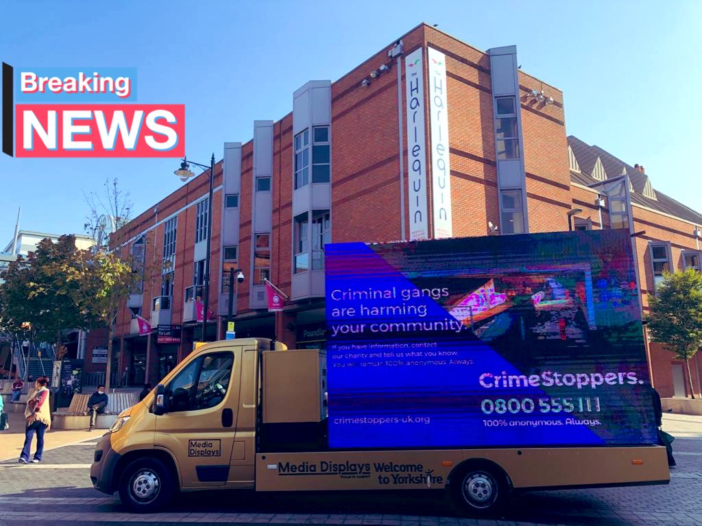 CS_SurreySussex's tweet photo. #MondayThoughts #Countylines Have you spotted the Crimestoppers Ad-van out about in Surrey #RedHill #EpsomEwell #SpreadTheWord Chair of @CS_Surrey was down at #Redhill Community Working together to Prevent Crime by reporting @CrimestoppersUK 0800 555 111 https://t.co/kPraujYsDm