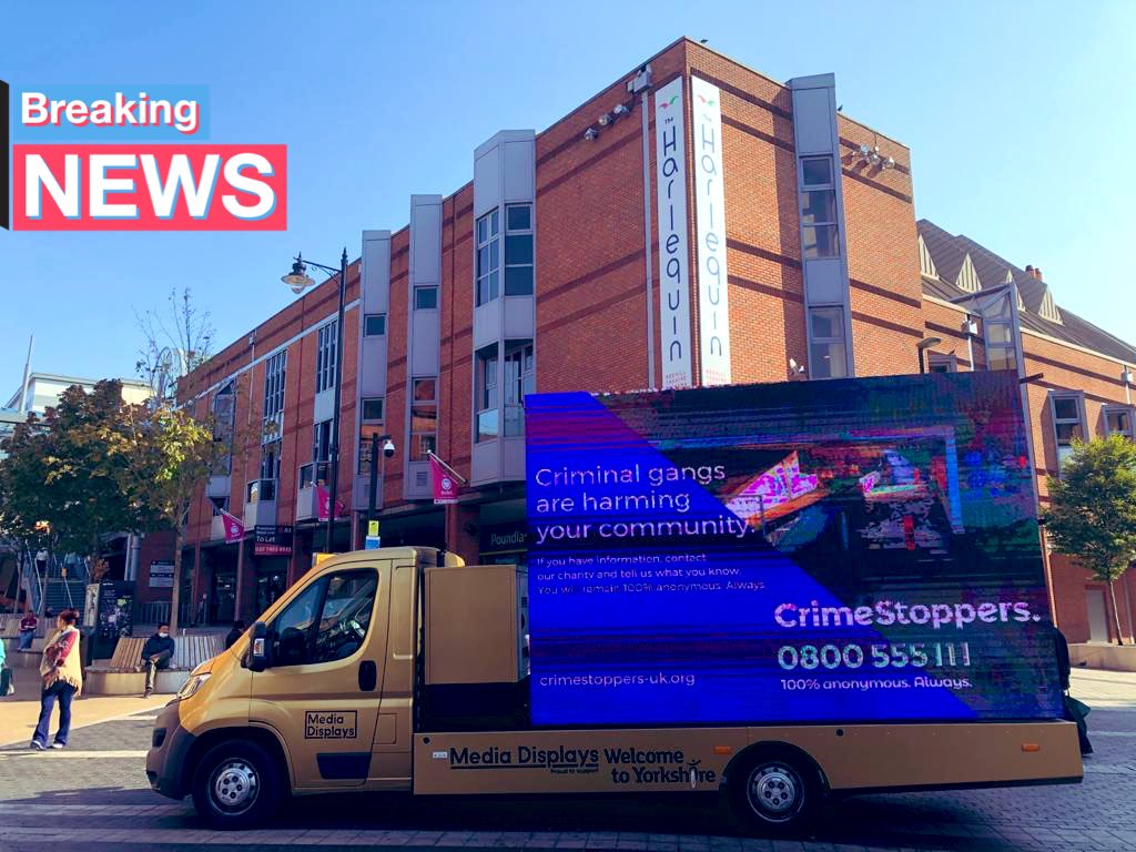 CS_SurreySussex's tweet photo. #MondayThoughts #Countylines Have you spotted the Crimestoppers Ad-van out about in Surrey #RedHill #EpsomEwell #SpreadTheWord Chair of @CS_Surrey was down at #Redhill Community Working together to Prevent Crime by reporting @CrimestoppersUK 0800 555 111 https://t.co/kPraujYsDm