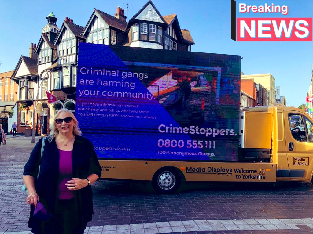 CS_SurreySussex's tweet photo. #MondayThoughts #Countylines Have you spotted the Crimestoppers Ad-van out about in Surrey #RedHill #EpsomEwell #SpreadTheWord Chair of @CS_Surrey was down at #Redhill Community Working together to Prevent Crime by reporting @CrimestoppersUK 0800 555 111 https://t.co/kPraujYsDm