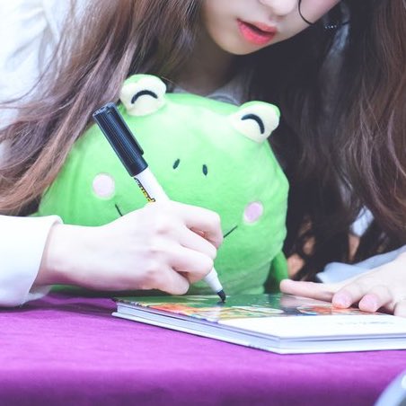 yeojin and her frogs
#여진 #YEOJIN