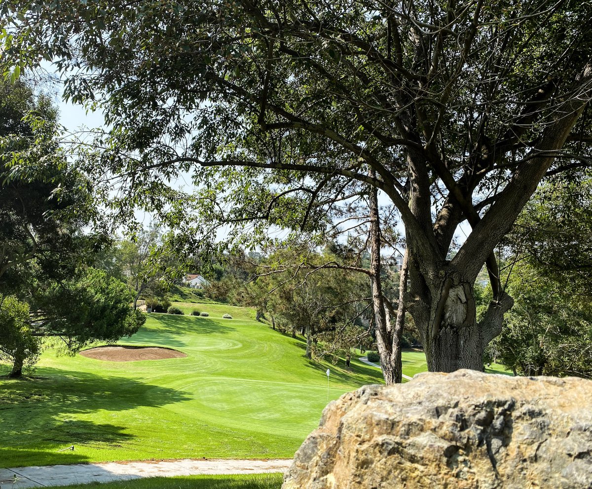 Happy Monday! start off your week right by scheduling a tee time! ⛳