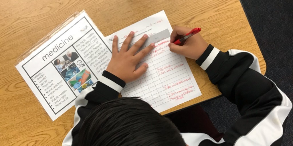 LettersPreSci's tweet photo. 🤔 Did you know...officially all classrooms have started school! Beginning of the year checklist includes:
✅ Parent permission slips
✅ Pre-program evaluation survey
✅ Interest survey where students select which STEM topics interest them! 
#STEMforAll https://t.co/nBKYBmO9e3