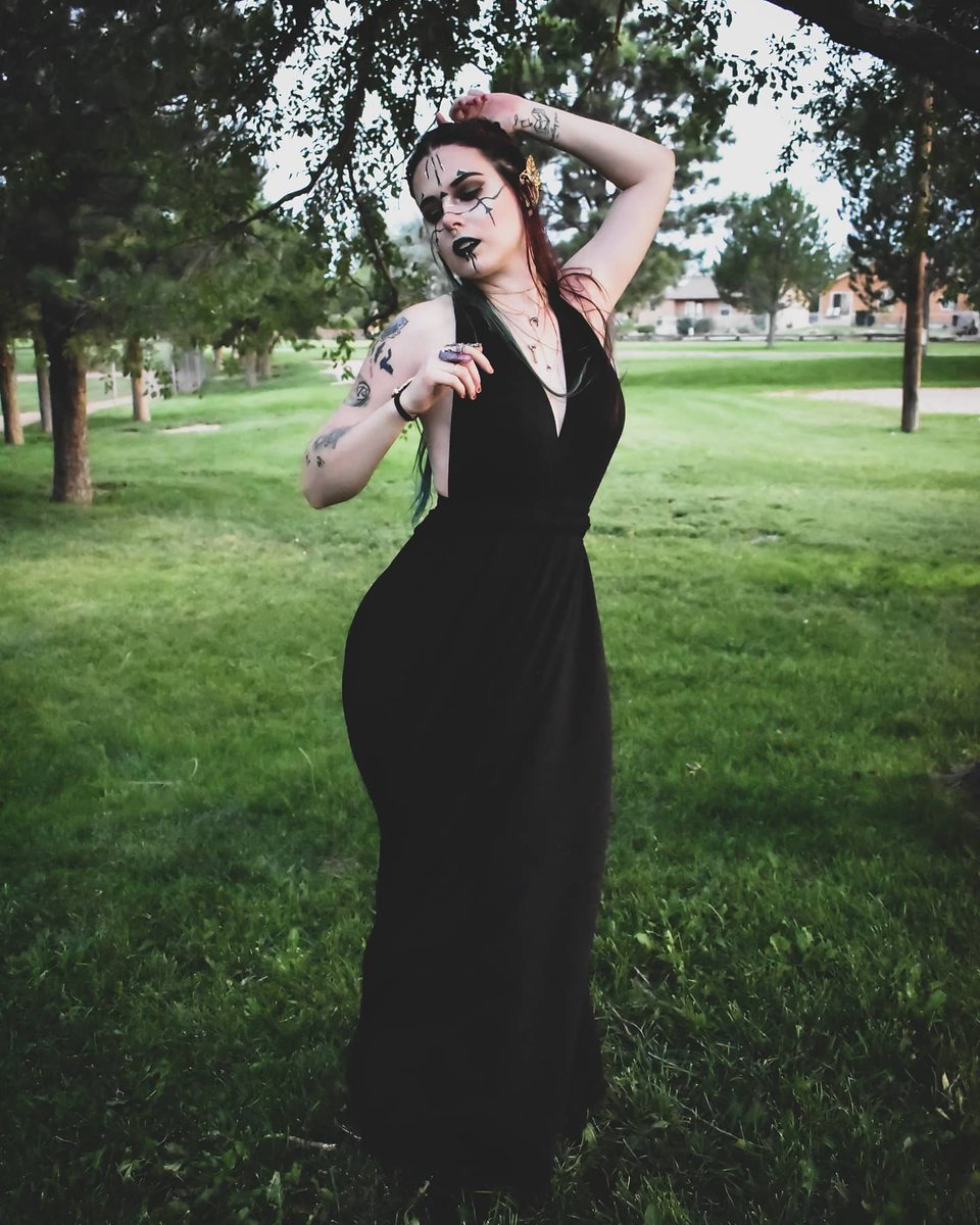 UriDPhotography's tweet photo. Dancing in the sunlight ☀️💀
DM me to book your next shoot! 📸
#UriDPhotography #ForAllYourPhotoNeeds #Photography #Photographer #Photo #Photoshoot #PhotoOfTheDay #Colorado #ColorfulColorado #ImagineCreateRepeat #GothGirlSummer #GothBabe #Elf #ElfQueen #Fantasy #TooHotTooHandle https://t.co/UQTH87SesB