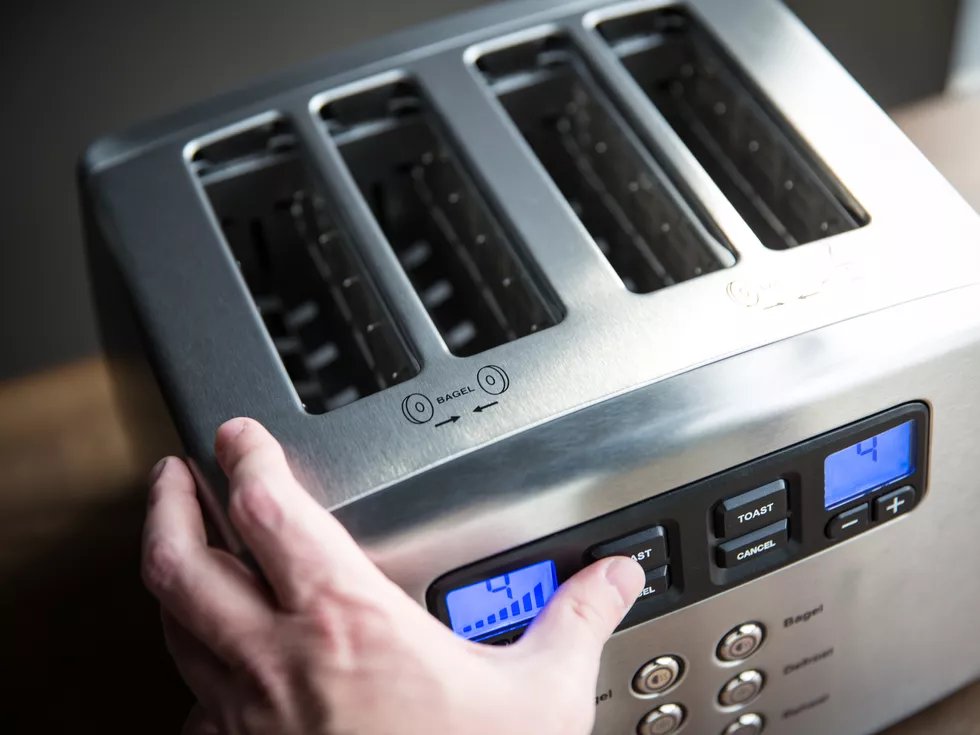 13. I confess I'm toaster obsessed - it's a way to think on design, marketing, culture and how weird humans are. If you want a reco: this multi-review by  @GebAndrew is fantastic and has the thoughtful and  #toastnerd details you're hoping for. https://www.cnet.com/news/should-you-ever-pay-more-for-a-toaster  #designmtw