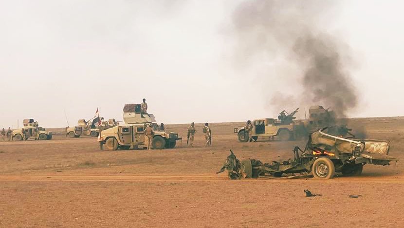 ArmY_Iq's tweet image. قواتنا الامنية خلال تدمير عجلات تابعة لجراثيم د١عش في الصحراء بقضاء الرطبة.
.
مازال الابطال في قواتنا الامنية يلاحقون ما تبقى من هذه العصابات المهزومة في كل مكان ومازال جنودنا سور عظيم لهذا الوطن