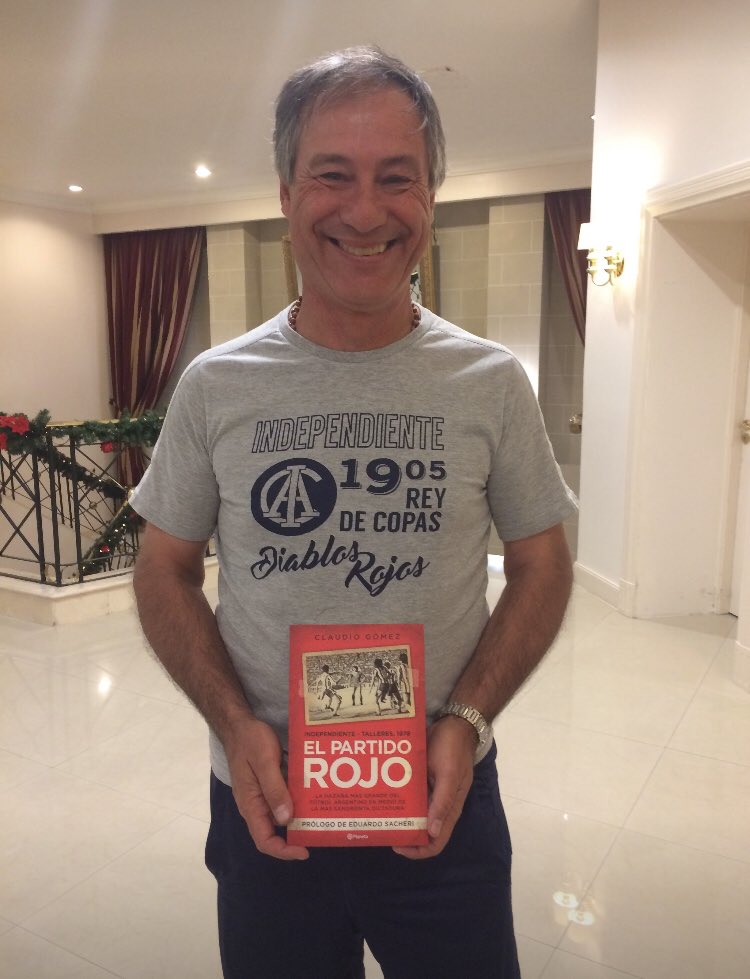 claudio_gmz's tweet photo. Hoy cumple años el profe Ariel Holan. #holan #arielholan #independiente #todorojo https://t.co/W7E4yYFRD8