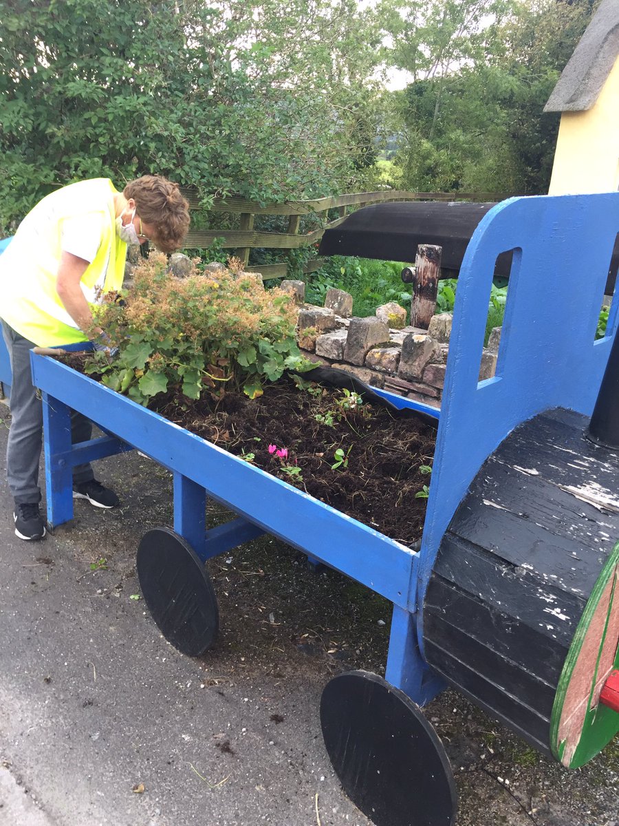 TidyAg's tweet photo. Tonight we weeded and tidied the plants in the pots,planters and trains. We provide these every year. The last couple of weeks we’ve had a visitor volunteer from Virginia, USA, many thanks for the help. Can you spare even half an hour now and again #tidyAG https://t.co/6ieTxXojcU