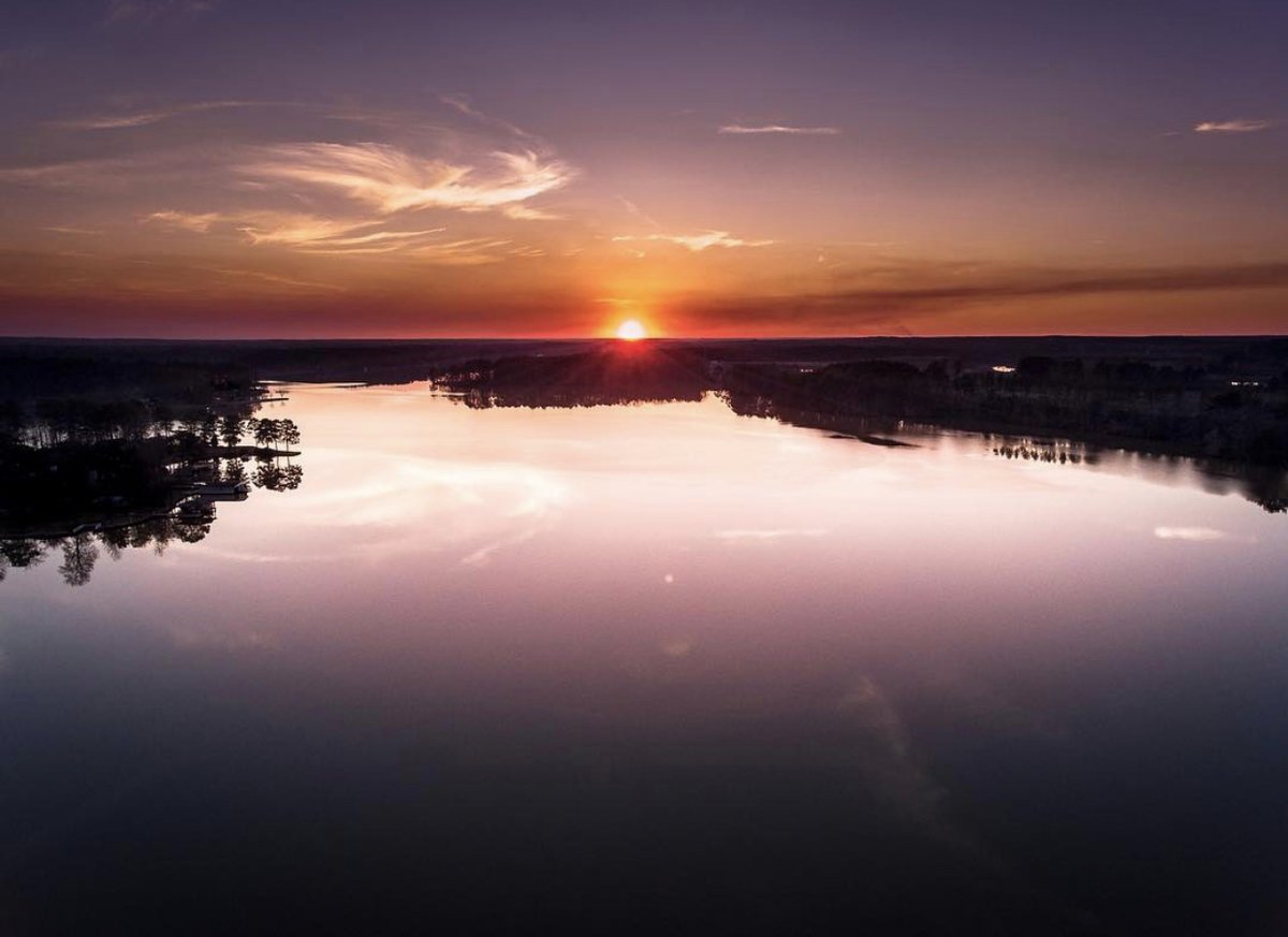 “Either you run the day or the day runs you.” – Jim Rohn // Hoping everyone has had a great start to their week and is enjoying the lake life! #visiteatonton #eatontonga #LakeSinclair #lakelife #MotivationalMonday

\\ 📷: @chrisgreerphotography
