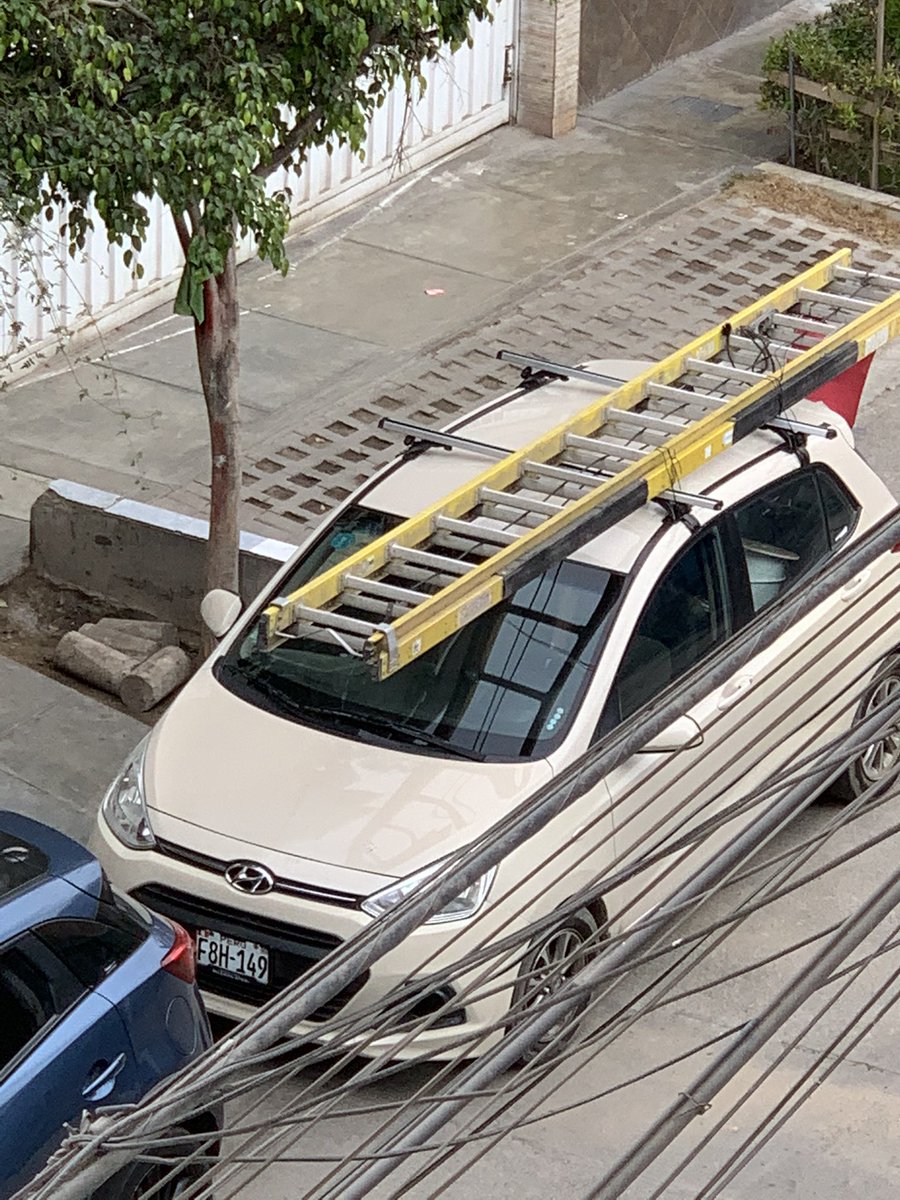 callusita's tweet photo. @MovistarPeru bajo a recalcarle al técnico que me ha dejado sin internet y me dice que el poste esta saturado https://t.co/Ih5FfhlWNi