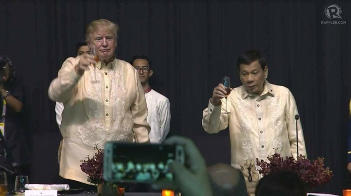 YourAnonCentral's tweet photo. #Philippines: At least 7,025 killed in 2020, as President Duterte orders mass murder; encourages citizens to kill &amp; offers financial incentives. Indeginous land and community caregivers targeted. #StopTheKillingsPH 

Reports: 
1.https://t.co/YQf67kTnQ5
2. https://t.co/U1I0mQgNsj https://t.co/K5vS3zmFSa