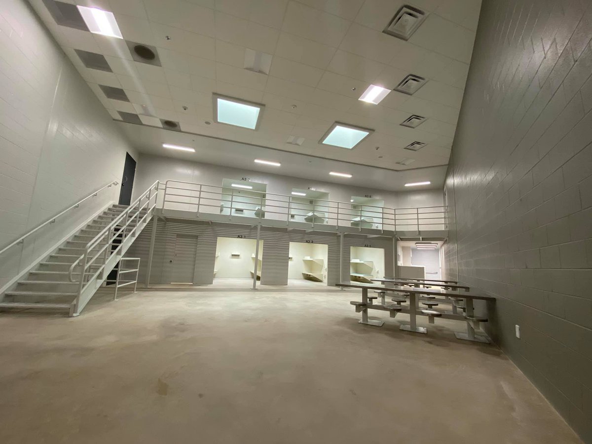 ComalCountyTX's tweet photo. It’s move in day.
Our Corrections Department staff has started to move into their new home at the Comal County Jail. https://t.co/mAw4DwcV26