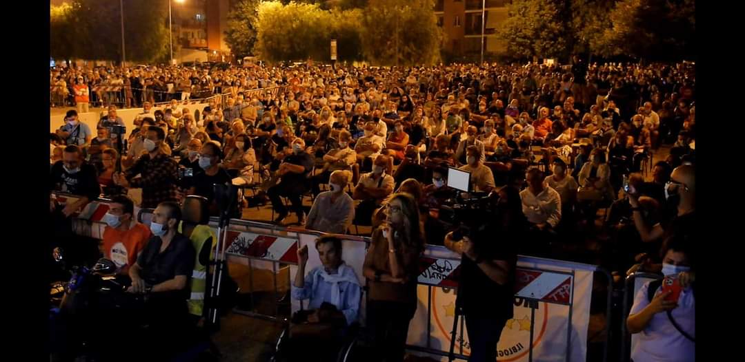 enzoq69's tweet photo. Ieri la piazza brillava con tante stelle
#CoratellaSindaco 
@luigidimaio 
@AntoLari1986 
@micora68 
@AvvGraziaDiBari 
@GiuseppeDAmbro1 https://t.co/p0cRFvwvCm
