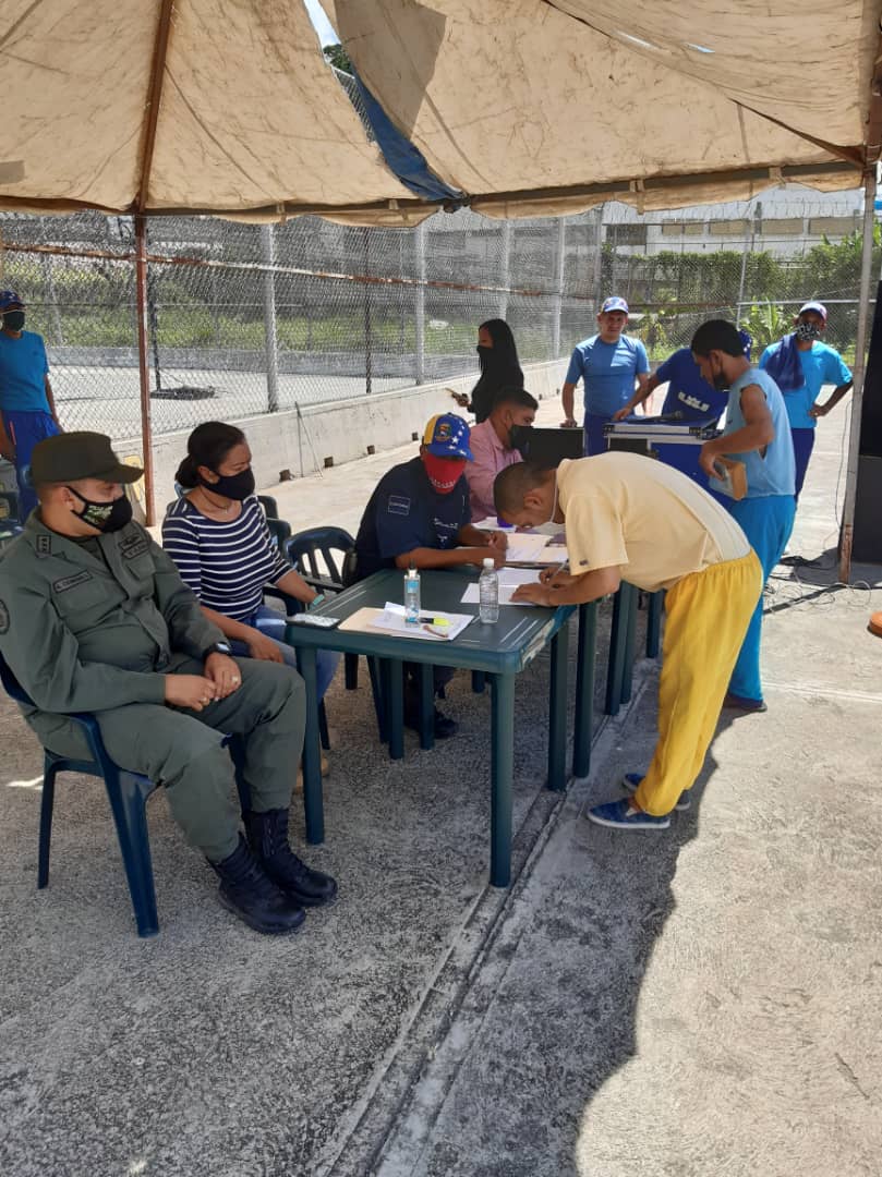 mirelct's tweet photo. #Hoy se llevó a cabo jornada de atención jurídica en las instalaciones del Internado Judicial Rodeo II y III, coordinada por el Despacho del Viceministro de Atención al Privad@ de Libertad @KevinAviladdhh y la Dirección de Familia @ler1972 @NicolasMaduro @irisvarela https://t.co/kIxzDIrz8H