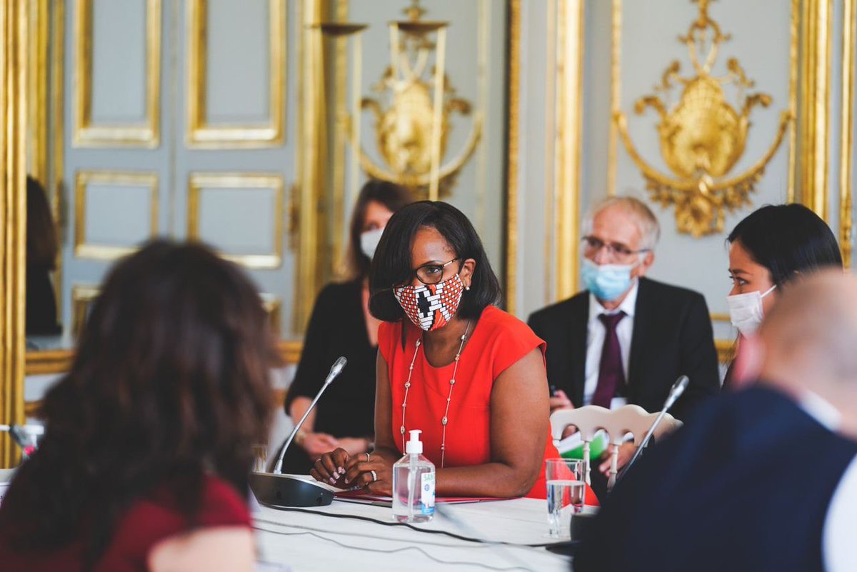 1ElisaMoreno's tweet photo. .@EmmanuelMacron l'a affirmé ce soir aux entreprises du #numérique : elles ont un rôle déterminant à jouer durant la crise sanitaire du Covid-19. Elles doivent participer à bâtir une société plus inclusive. #FranceRelance #mixite #egalite https://t.co/2PWUsUK6Df