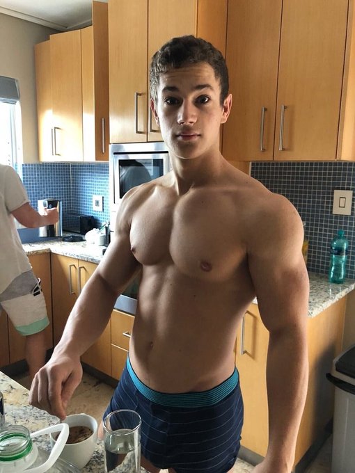 Morning face 😅😅 https://t.co/k9VYhOlSK6