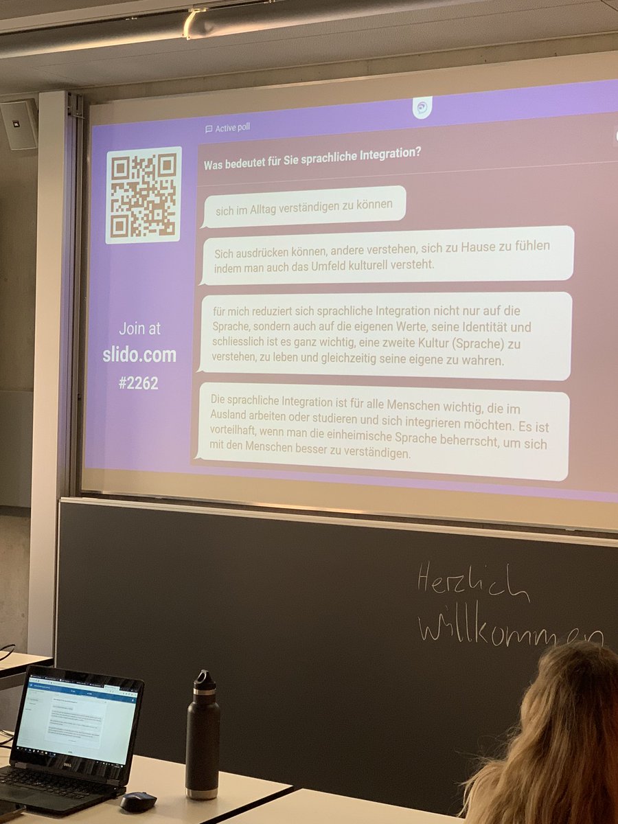 LianaKons's tweet photo. Heute Morgen fand meine erste Vorlesung im neuen Bachelorstudiengang „Sprachliche Integration“ statt. Freude, Aufregung  und ein toller Start mit motivierten Studierenden! Ein großes Dankeschön an alle, die diesen Start ermöglicht haben. @ZHAWLinguistik @ZHAW https://t.co/kXyIzzDGh1