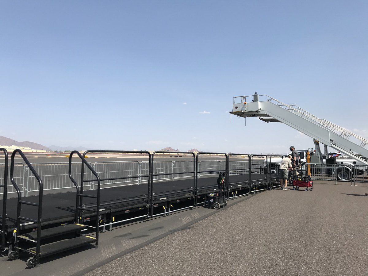 curtis_chels's tweet photo. Good afternoon! I’m at @PHXSkyHarbor where Air Force One is expected to land in about 20 minutes, marking @realDonaldTrump’s fifth visit to Arizona this year. @azcentral #TrumpInAZ https://t.co/RjFuVdCX1K