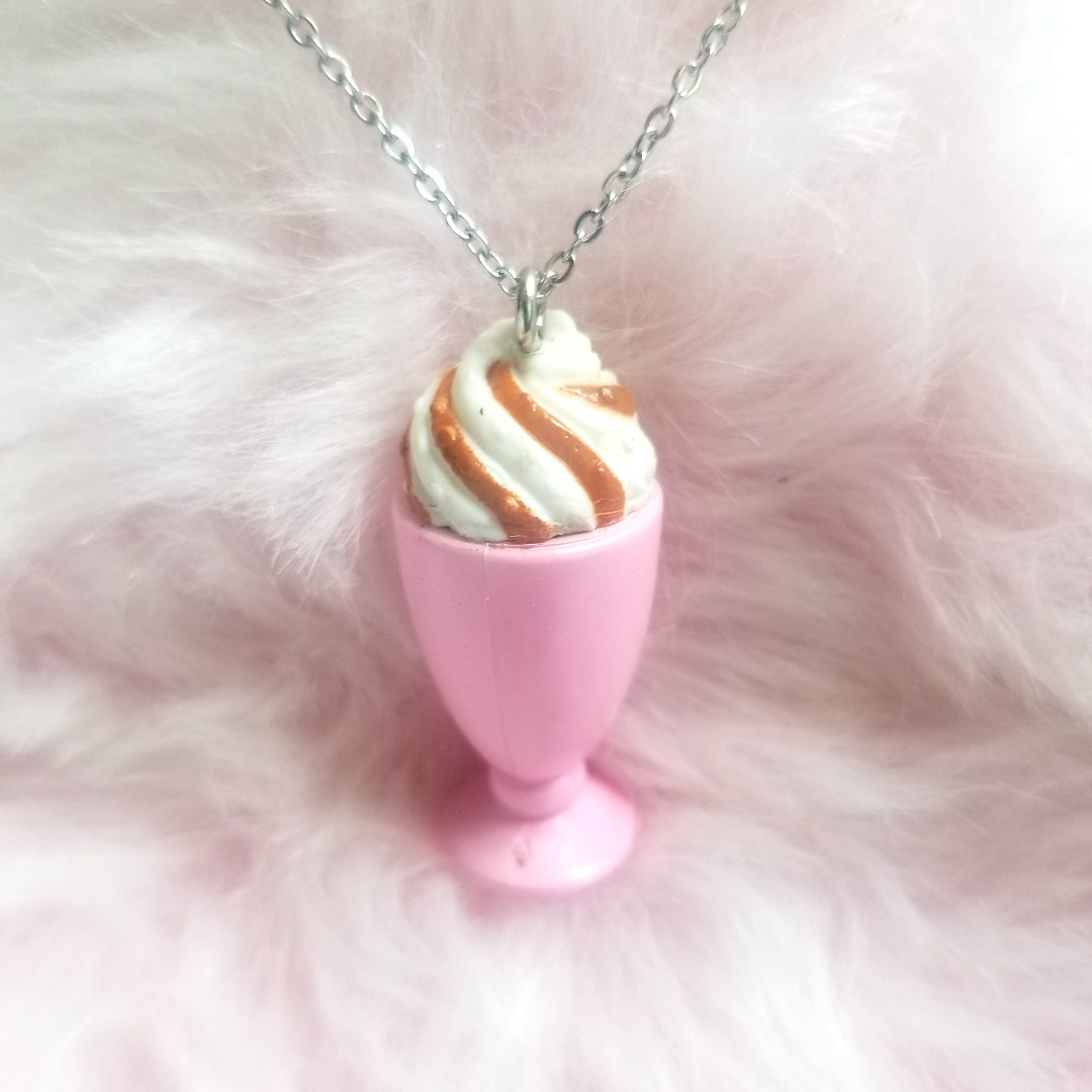 🍨Milkshake Pendant Necklace🍨
Upcycled from a plastic barbie toy.

🍼etsy.me/3kgZ4EV🍼

#kidcore #etsyseller #pasteljewelry  #upcycledjewelry #handmadejewelry #milkshake #sweetlolita #lolitafashion #foodjewelry #y2kaesthetic #barbie #kawaii #toyjewelry #sundae